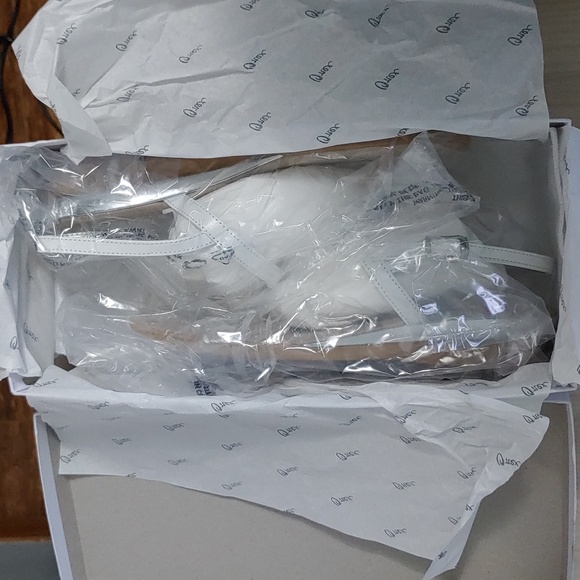 Onex "Ava" White Thong Sandals Size 7 New in Box - Picture 2 of 7